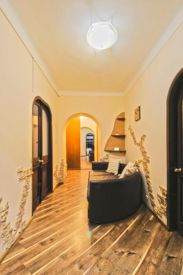 4-кімнатні в центрі києва м. хрещатик Apartment
